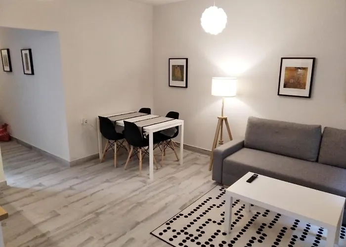 Tranquilo Apartamento De Dos Dormitorios En Pleno Centro